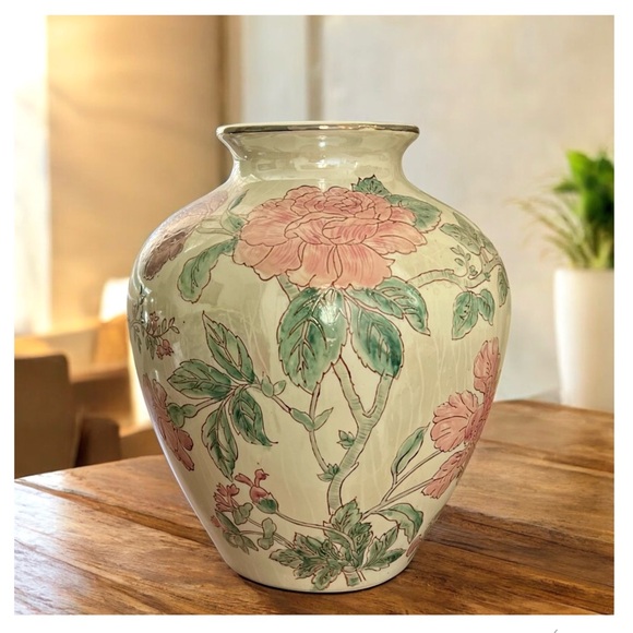 Vintage Chinoiserie Vase Famille Rose Style MCM Cottagecore Romantic Pink Floral - Picture 5 of 8